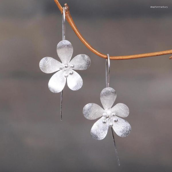 Boucles d'oreilles arrière Couleur argentée vintage de la personnalité métallique de conception de la personnalité fleur de fleur de crochet simple simple pour femmes bijoux cadeaux