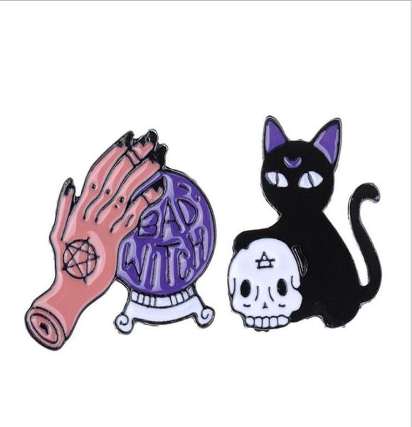 Mauvaise sorcière aiguille boule de cristal à la main chat noir crâne rétro émail broche Badge décoratif Cowboy Halloween bijoux GD2615869118