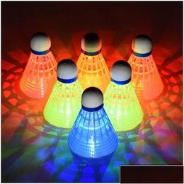 Volants de badminton 4pcs Nylon LED Entraînement de sport en plein air intérieur pour le kit d'outils de jeu de balle 240223 Drop Delivery Sports Outdoors Racqu Otyw6