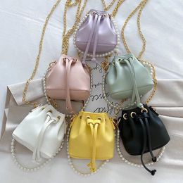 Sac 2024 Design de mode Simple Mini Bucket Coréen Version de la texture Sac à main de l'épaule perle des femmes Texture