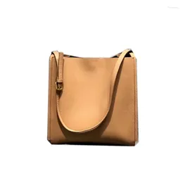 Tas 2024 Fashion one-shoulder diagonaal over de teen-laag koehide cowhide grote capaciteit emmer net rode luie wind