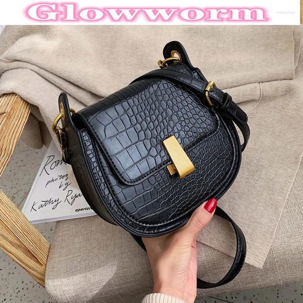 Sac 2024 MINI CROSSBOCK FORME FEMME VIEUX VOLAGES MANDES FEMMES MODE DE PIEE DE SCHAG FEMMES PU PU Le cuir Saddle For Women épaule