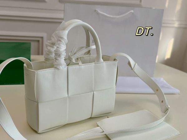 Bag Arco 10a Diseñador Andiamo Woven Leather Tote Bag Fashion East-West Shopping Bag Bag 2024 Nuevo diseñador Top de calidad B 724