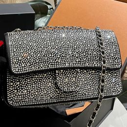 Bolso Bolsos de cena negros Bolso de diseñador Moda Tote clásico Bolso de un solo hombro Solapa de lujo Bolsos de mano cruzados Cartera de mujer Paquete de cadena de taladro artificial Regalo