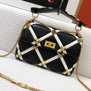 Bolso con remaches de cadena para mujer, bandolera de cuero genuino con asa desmontable, accesorios de Metal de latón Retro, entramado de diamantes