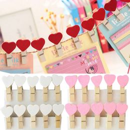 Clips de sac 20 pièces de mini vêtements en bois colorés en forme de coeur pos trombones Peg Pin artisanat cartes postales décorations de mariage à la maison 230410