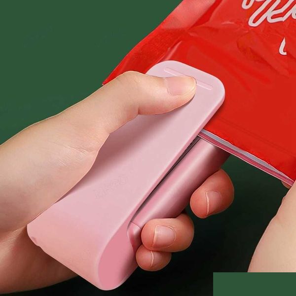 Clips de bolsa Mini sellador de plástico Hine Clip de almacenamiento Sellado Sello de embalaje portátil para alimentos Snack Gadgets de cocina Entrega de gotas Home Garden Otemp