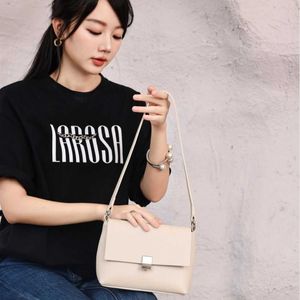 Bag Cowhide 2024 Spring/Summer Cuero genuino Edición coreana coreana Fashionable y de altura Hebilla Hebilla de hombro Un solo hombro para mujeres