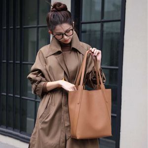 Sac Cowhide printemps 2024 grande capacité authentique fourre-tout en cuir sous-armure à la main pour les femmes