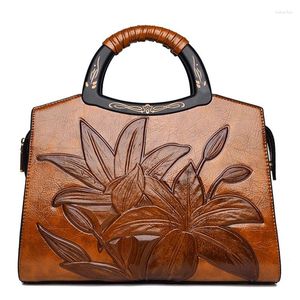 Tasontwerper Vintage lederen crossbodytassen voor dames Chinese stijl reliëf schoudertas Messenger bloemen handtassen van hoge kwaliteit