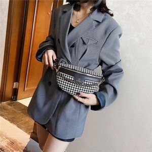 Sac à coffre de la mode pour femmes 2024 bourse de ceinture PU PAUTBOSS PACHE WADE BROCHE SCRAP MAIN PACK