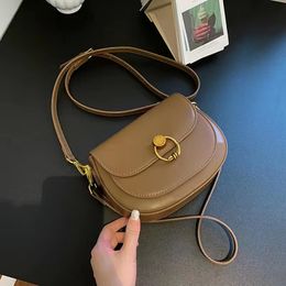 Sac femme automne jazz 2023 nouveau rétro sac à bandoulière simple épaule super chaud petit sac carré sac Baguette Style Maillard