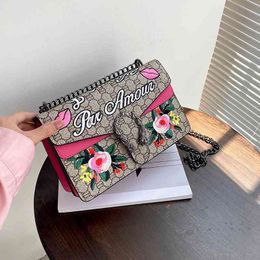 Tas vrouwelijke nieuwe versie Trend Messenger Bag Klein vierkant geborduurd One Schouder Hand Handtassen Design deals