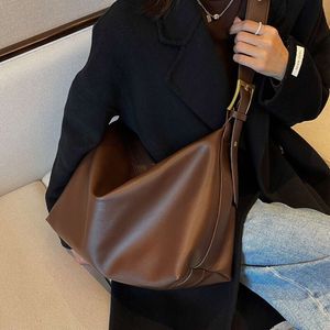 Sac Ins Niche 2023 Nouveau sac pour femmes de crossbody de Nouvelle-automne et d'hiver, sac fourre-tout texturé haut de gamme