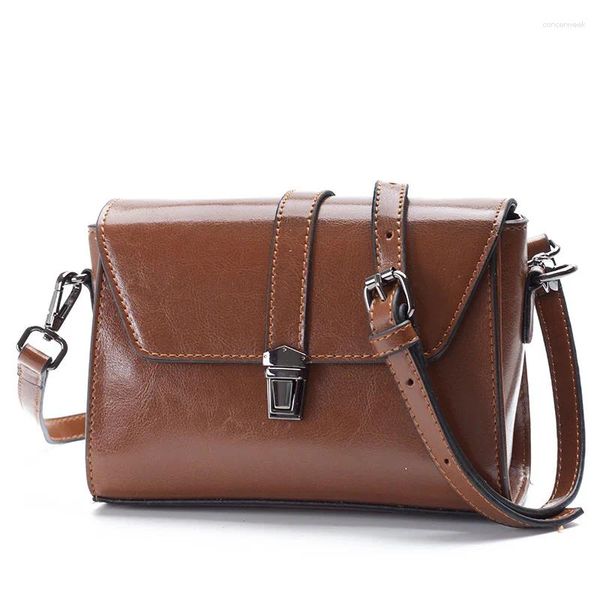 Bag Korean Versión 2024 Aceite de petróleo Funda de vaca Flap Crossbody Cuero pequeño para mujeres de hombro para mujeres al por mayor en Guangzhou