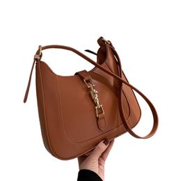 Sac à bagages Matériaux TopTands Sacs latéraux rétro à l'épaule des ouvertures de sous-bras pour femmes 2023 Tendance Luxury Designer PU Leather Crescent 9677320