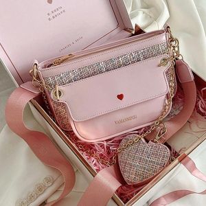 Sac Luxury Heart 2 PCS / Set Women Sacs Sacs Color Cound Colombe 2024 Chaîne Wide Sobre Messager Crossbody Messen