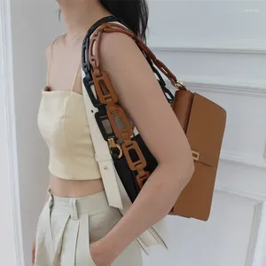 Bag Niche Design Fashion Hollow Chain Single Single Stravar Arm Femmes 2024 Baguette décontractée sac à main 1YAG