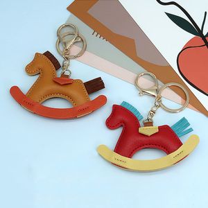 Tas onderdelen accessoires dames lederen charmes tas hanger sleutelhanger cartoon schommelende paarden sleutelhang schattig dier ornament accessoires decoratie cadeau 230816