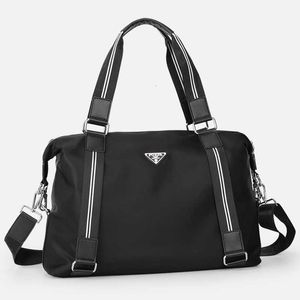 Voyage de style sac pour les femmes P Famille Nylon Tissu à la mode Marque grande capacité Portable Diagonale cross-body Mens