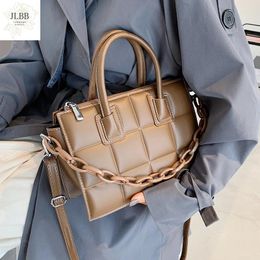 Sac vintage Lingge Chains Femme sacs à main sacs d'épaule designer en cuir tissé de luxe Femael GRANDE CAPIDIT