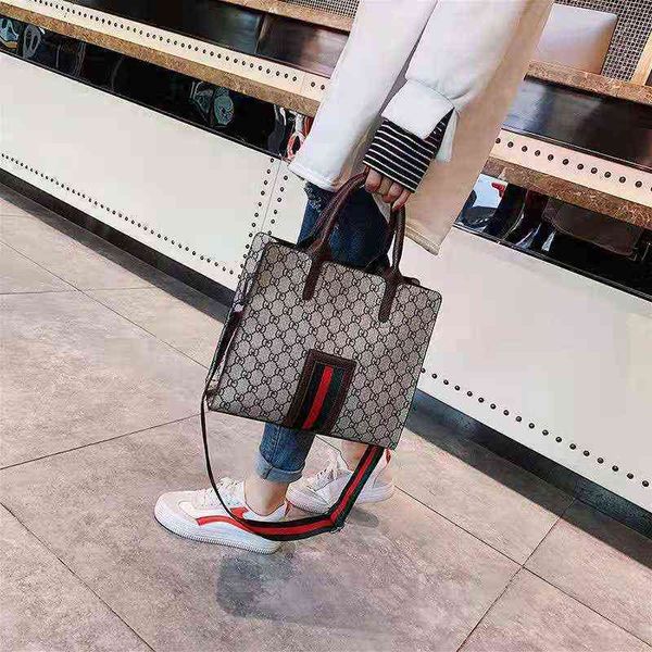 Sac femme 2022 automne hiver nouveau polyvalent européen américain mode main unique épaule diagonale sac grande capacité fourre-tout