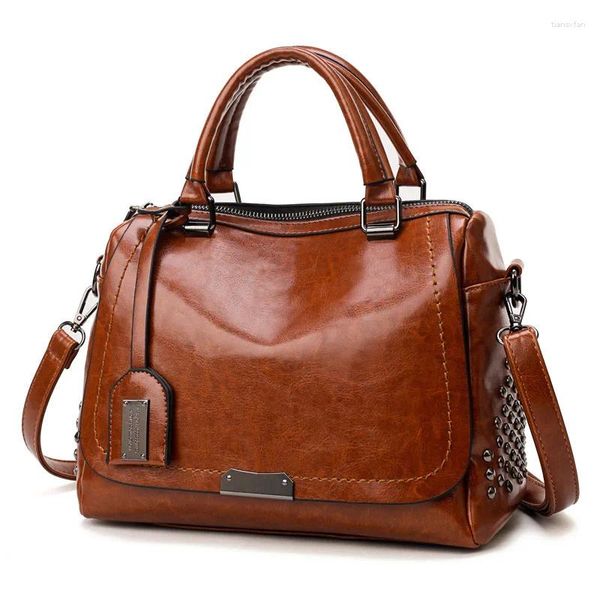 Bolso Bolso retro para mujer Piel de aceite Remache Hombro Un solo hombro