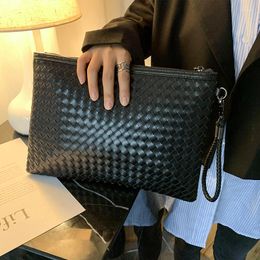 Sac Xiao.p Fashion hommes de haute qualité en cuir PU sac à main enveloppe tissée tenant saisir le fichier Ipad diagonale
