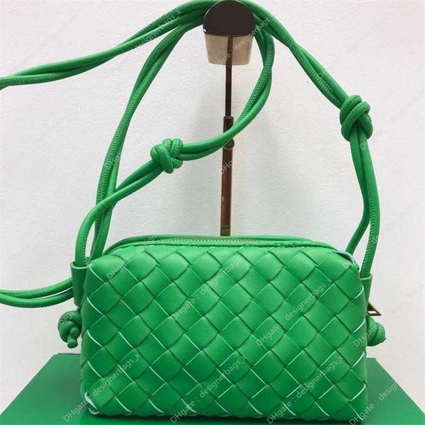 Bagbv Bolso de mano cuadrado pequeño de gama alta, bolso cruzado de lujo, cámara de moda para mujer, tridimensional y versátil para mujer