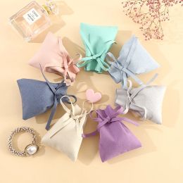 Tassen 50 stks/lot suede microvezel kleine fluwelen trekkoordzak 8x10cm oorr ketting ringen sieraden cadeau verpakking zakjes zakjes