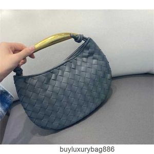 Tassen Authentic s Bag Modetassen Shark Designer Bags Botte s Handtas Draaipols Metaal Halve maand Licht Luxe versie Veelzijdige handtas Woven Out WN-2VRG