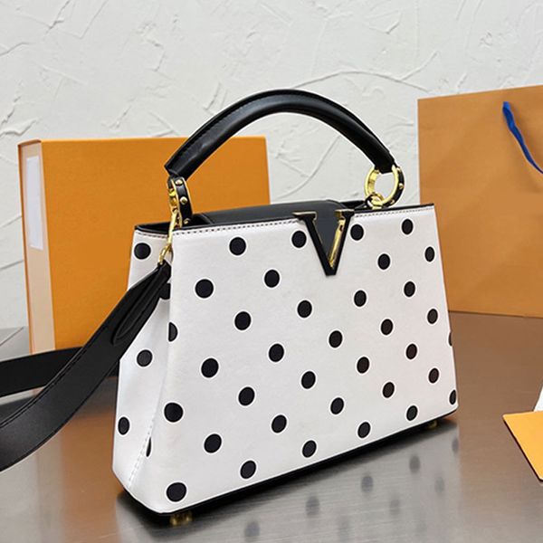 Bolsos Bolso de hombro para mujer con puntos negros Totes de cuero genuino de gran capacidad Correa ancha para el hombro extraíble Protección con remaches inferiores Bolsa con letras de hardware de alta calidad