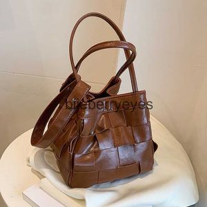 Tassen Cross Body 2023 Nieuwe Handheld Handgeweven Tas voor Leuke Mode Zilveren Emmer Tas Schoudertas Crossbody Bagblieberryeyes