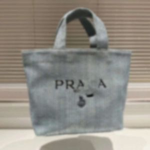 Sacs Cross Body P Famille 23 Nouvelles femmes Broidered Lafite Woven Handbag Small fourre-tout Copie d'origine