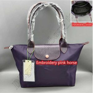 Zakken Hoogwaardige handtasopruiming Retail Groothandel Hoogvertening Hoge Versieringscompreet Purple Purple Single-Shoulder Handheld Women grote capaciteit Tote Mama Bag IPUQ