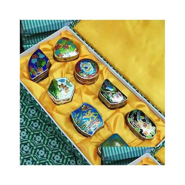 Sacs Bijoux Pochettes Sacs En Gros Chinois Vieux Pékin Cloisonne Boîte Cuivre Pneu Émail 1 Set 8pcs Drop Livraison Emballage Affichage DHA