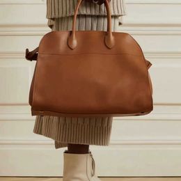 Bolsas Margaux15 Estilo clásico Bolso de lujo Simple Simple Shoulder Bag Lcu La bolsa de mano de gran capacidad que viaja en las bolsas de compras de la fila 230314