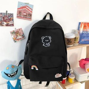 Bolsas Mochila de escuela secundaria para chicas adolescentes Lindos dibujos animados Negro Nylon Mochilas de escuela secundaria Mochila de mujer Estilo universitario informal coreano 2022