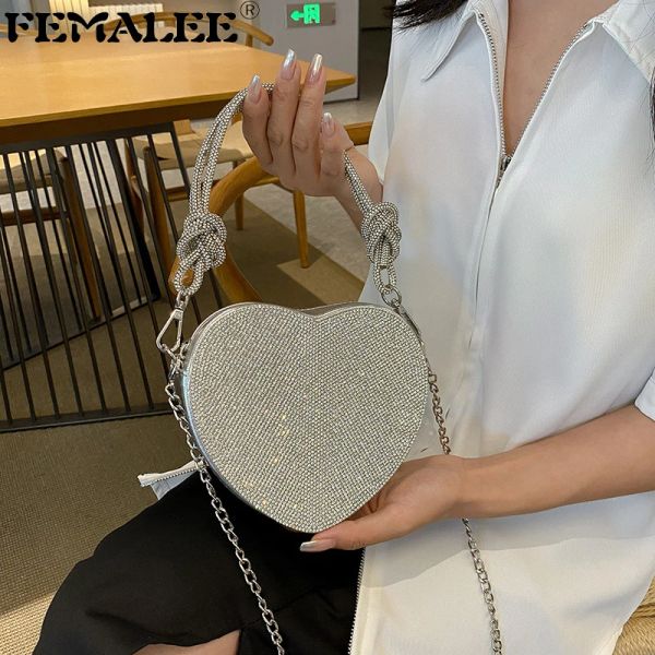 Bolsas Nuevo Luxury Women Evening Day Clutch Crystal Diamond Heart en forma de corazón Lady Bolso Bolso Boda Bolso de la cadena anudada Bolsa de hombro