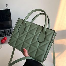 Sacs sacs à main populaires pour les femmes 2022 nouveaux sacs de messager décontractés sacs d'épaule de mode texture simple sacs en cuir carré horizontal