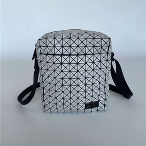 Tassen dezelfde stijl geometrische diamantvormig siliconen kussen kussen kleine vierkante doos voor mannen en vrouwen, modieuze crossbody tas met één schouder, een tas met grote capaciteit