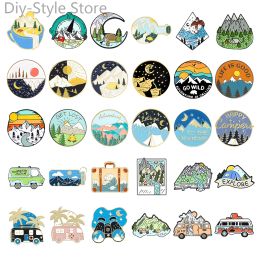 Sacs Travel Brooch Field Crossing Randonnée Déclassement Snow Snow Scene Mountain Peak Alloy Clothing Accessoires Badge Badge Badge Pins