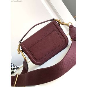 Bolsas Mujer Vallentinos Diseñador Vlogoo High Bag End Saddle Fashion 2024 Versátil de hombro único emparejado con correa ancha de hebilla magnética