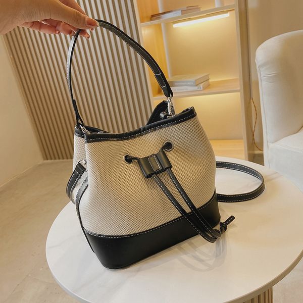 Bolsas para mujeres 2024 Diseñador FLAP Marca blanca Cuero femenina Casco de una sola cadena de un solo hombro bolso de bolso de la cruz 11 11