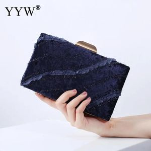 Sacs Yyw Blue Velor Women's Bag Mariage Clutch Hands Sac à main Femme 2019 Vintage Party Banquet Sac Claquettes Femme Black Rose Bourse