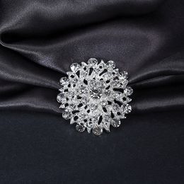 Bijoux petite broche pêche coeur ramiage broche mini épingle perle de vêtements pour femmes accessoires