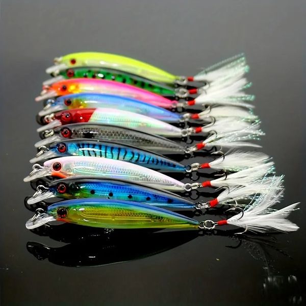 Appâts Leurres 10pcs Larser Minnow Fishing Set Attraper le bar plus rapidement avec crochet à plumes Appâts artificiels Crankbait 9cm7g 231023