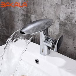 Bakala Chrome / Black / White Basin Robinet Waterfall Faucet Robinet de salle de bain Basin Basin Baignoir robinet de bain laiton en laiton