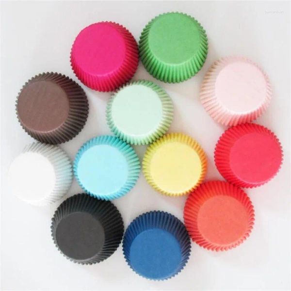 Moldes para hornear 100 piezas de 100 piezas de color sólido revestimiento de papel muffin estuches tazas topper bandeja accesorios de cocina herramientas de decoración de pasteles