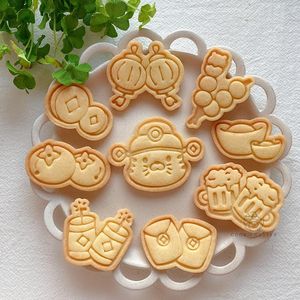 Bakvormen 2022 Jaar series Biscuit Mold Red Packet Firecracker Persimmon Beer Geld Vorm Cookie Cutter Stamp Home Diy Tools